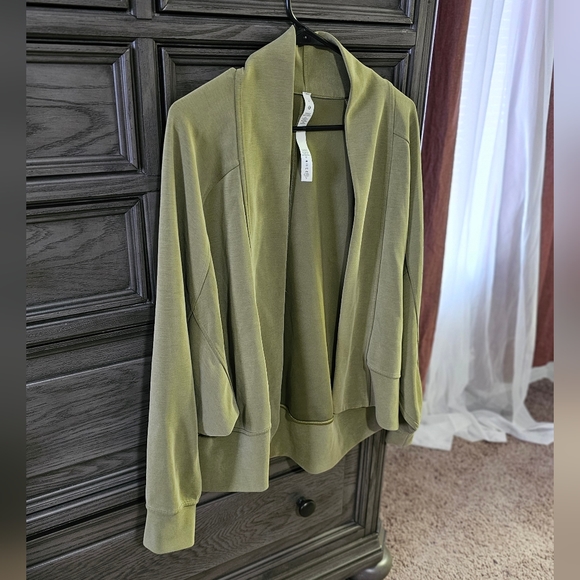 Lululemon Softstreme wrap - Picture 3 of 16